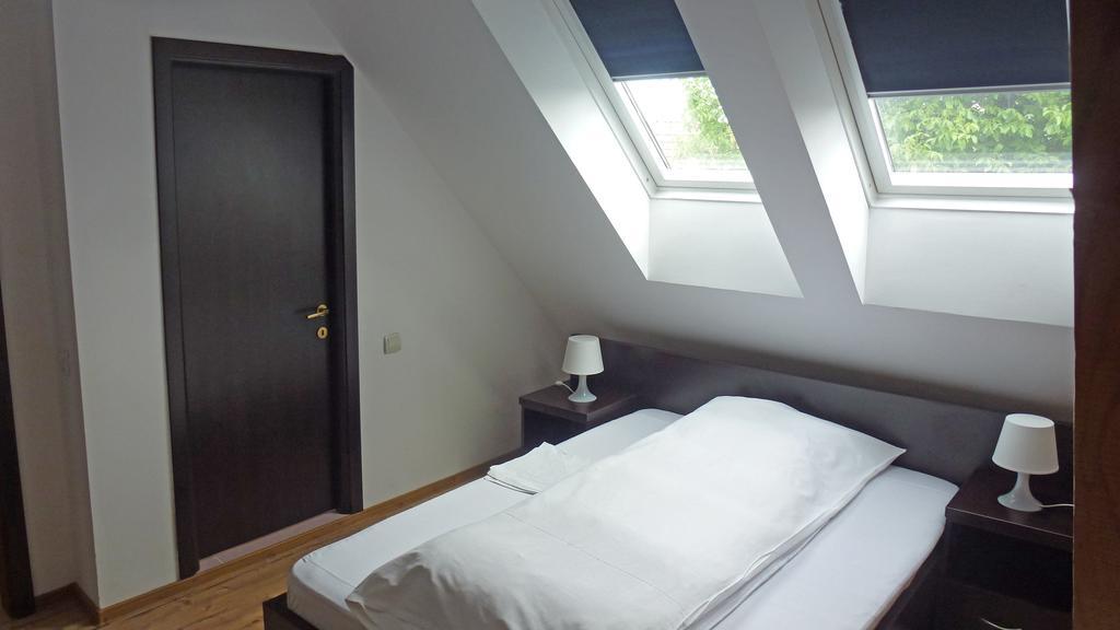Hotel Sura Pietrei Craiului Zărneşti Zewnętrze zdjęcie