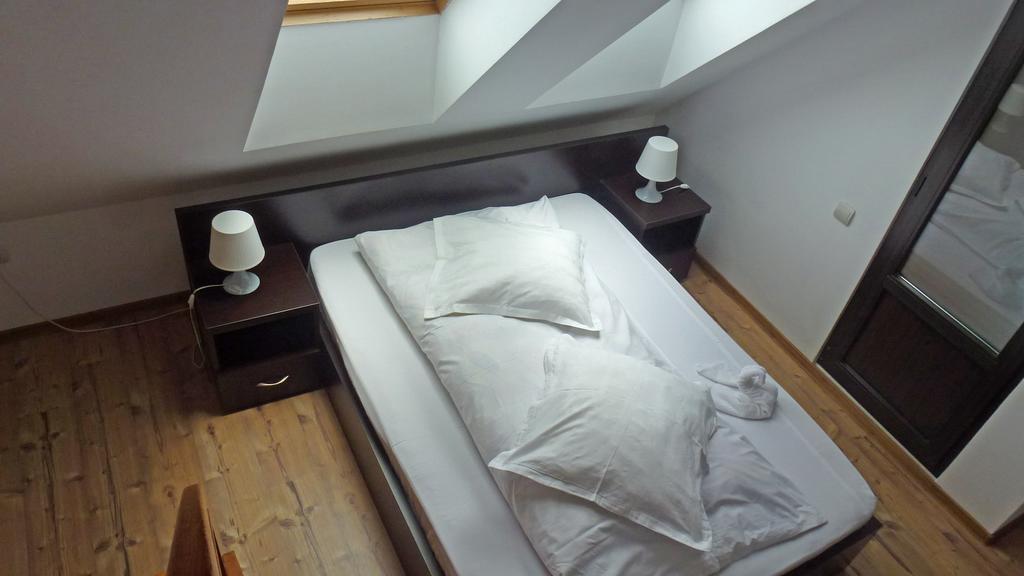Hotel Sura Pietrei Craiului Zărneşti Zewnętrze zdjęcie